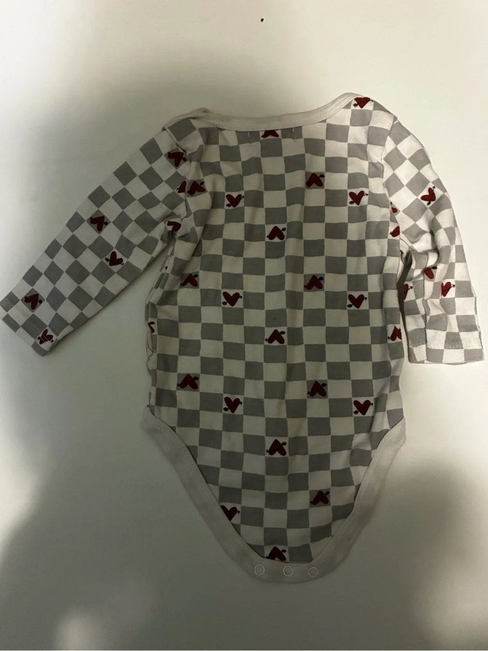 Checkerboard Heart Long-Sleeve Baby Bodysuit in Gray & Red
